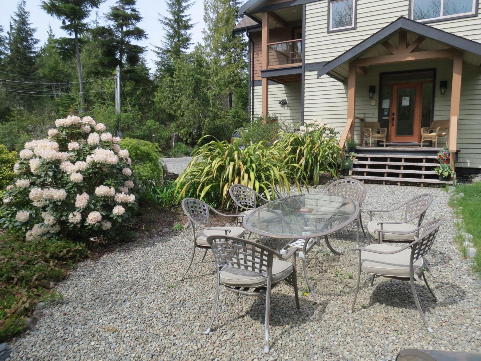 Cobble Wood And Bird Sanctuary Guest Houses Tofino Dış mekan fotoğraf